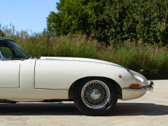 Jaguar E-TYPE I° SERIE 4.2 ROADSTER 
