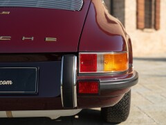 Porsche 911 2.2 S           
